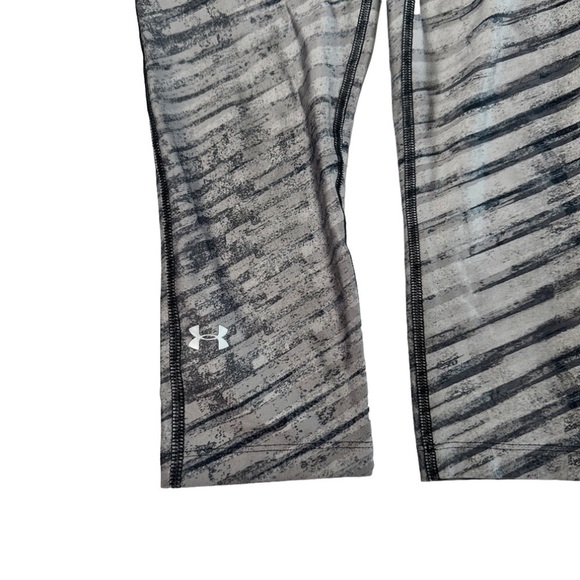 UNDER Armour Gray & Black Compression Crop Leggings Size S - Picture 2 of 4